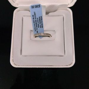 10k Yellow Gold Diamond Accent Wedding Ring
Size 6